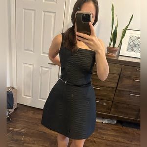 Victoria Beckham Size 6 textured black dress with belt
